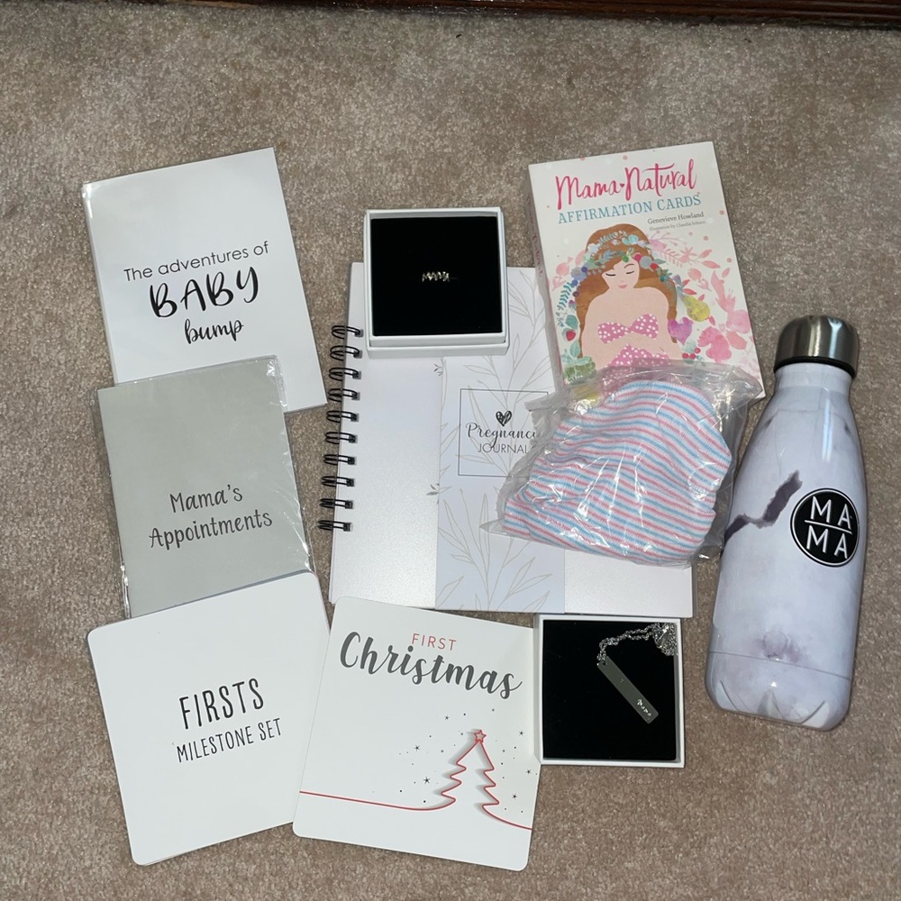 Bundle of expecting mama items